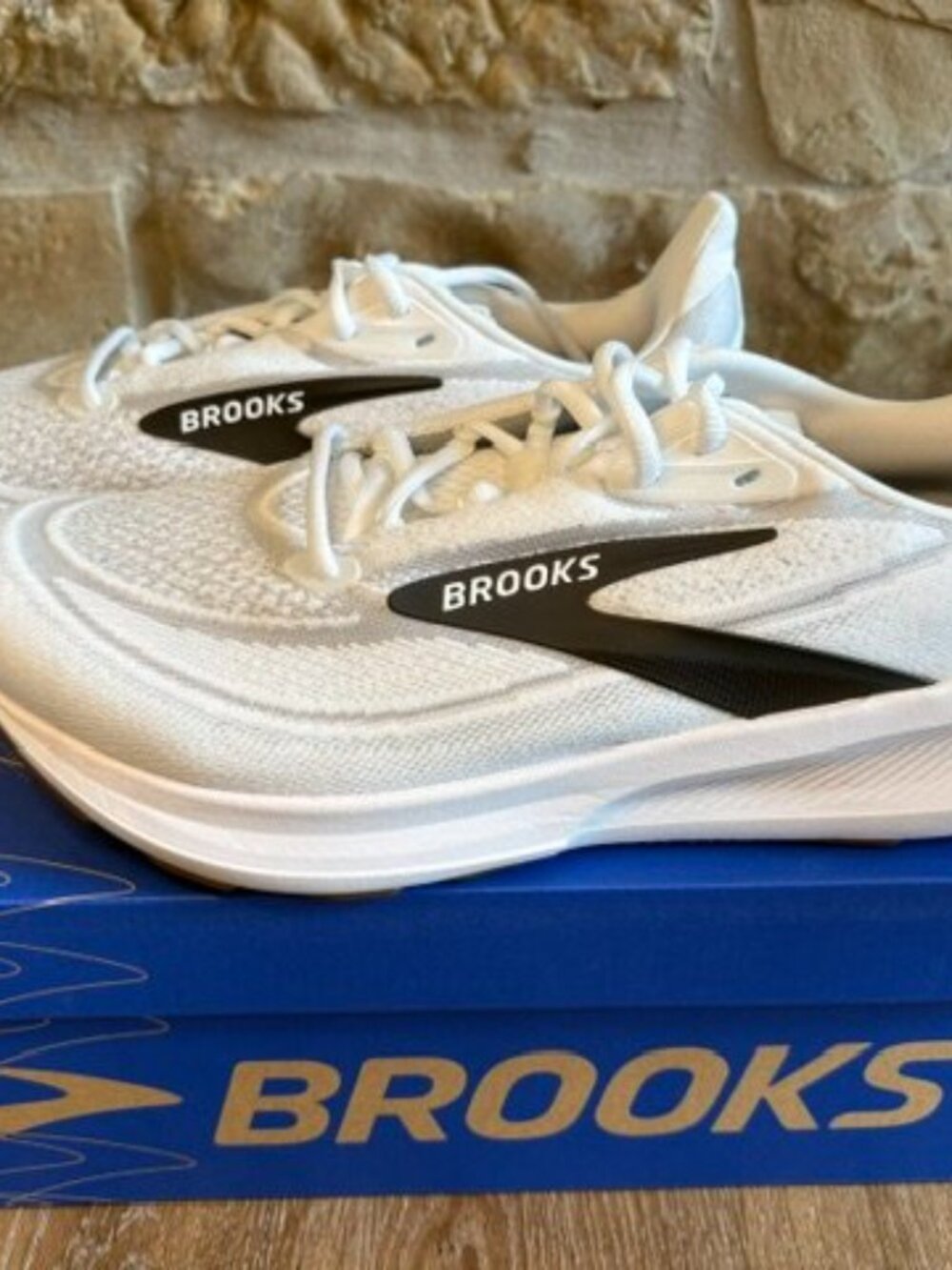 NEW IN BOX! BROOKS REVEL 9 - MENS 9 / WOMENS 10.5 - Picture 4 of 7